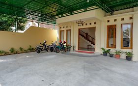 Reddoorz Near Stadion 45 Karanganyar