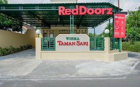 Reddoorz Near Stadion 45 Karanganyar